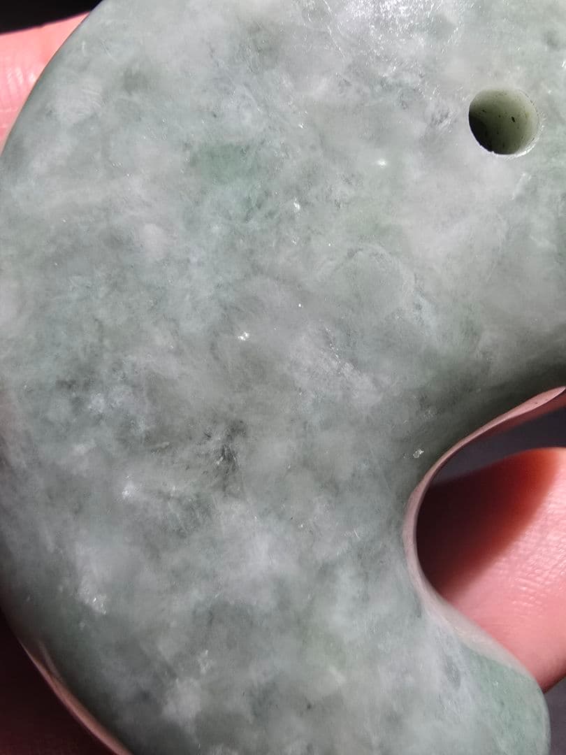 4 翡翠　天然　本翡翠　大型　勾玉　天然石　レア物　ヒスイ　天然石　鉱物　勾玉