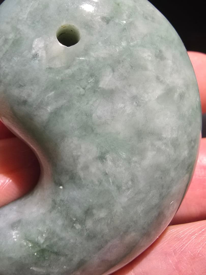 4 翡翠　天然　本翡翠　大型　勾玉　天然石　レア物　ヒスイ　天然石　鉱物　勾玉