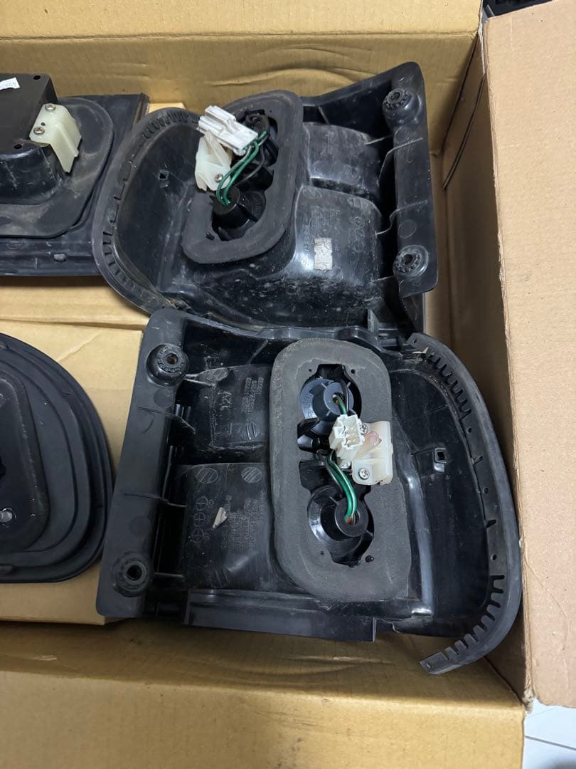 デリカスペースギア　社外テールランプ