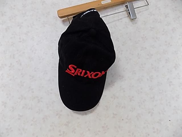 35316　新品タグ付　定価2940円　スリクソン　キャップ　黒　Ｆ