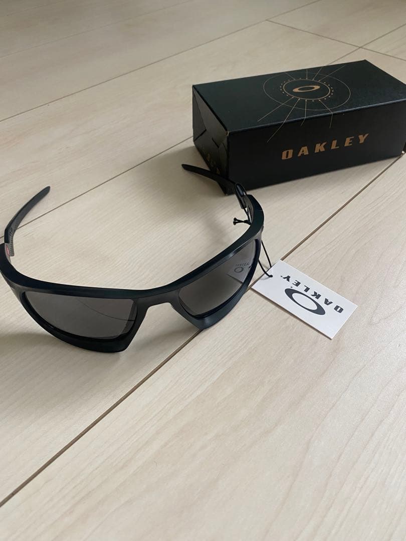 OAKLEY ブラックサングラス グレーレンズ
