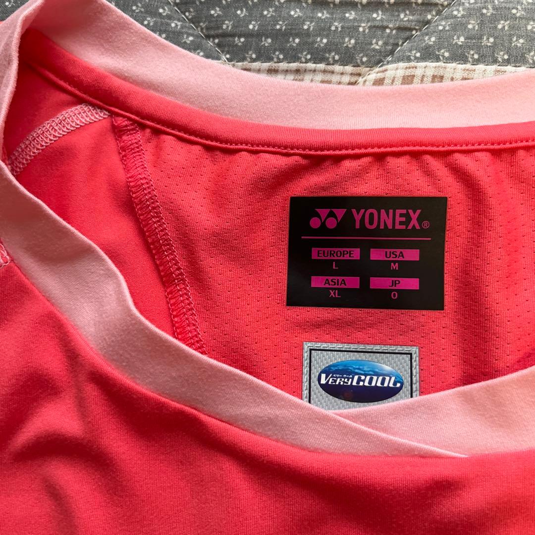 お値下げしました！YONEX テニスウェアピンク Tシャツとベージュスカート
