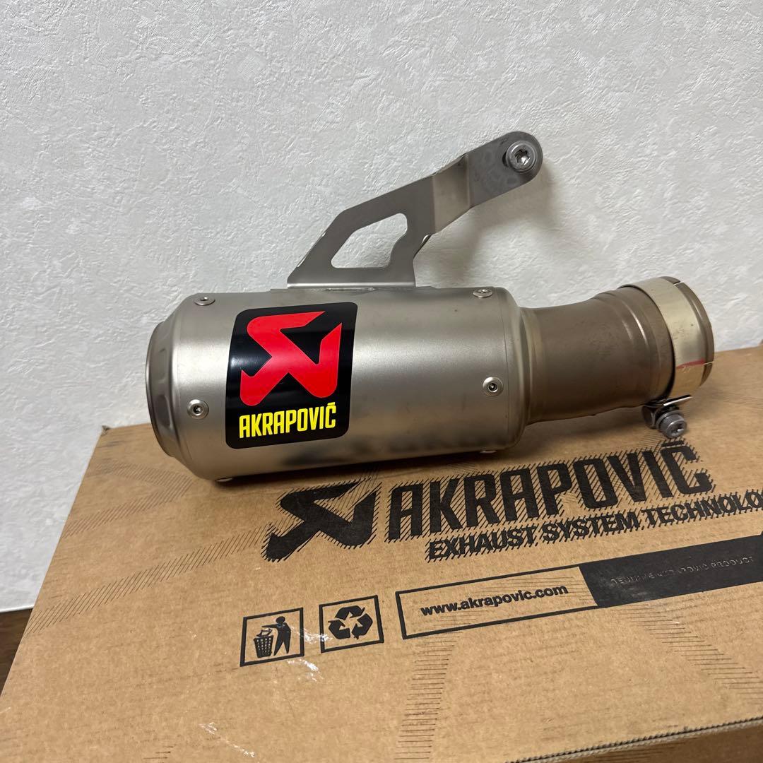AKRAPOVIC スリップオンマフラー RC