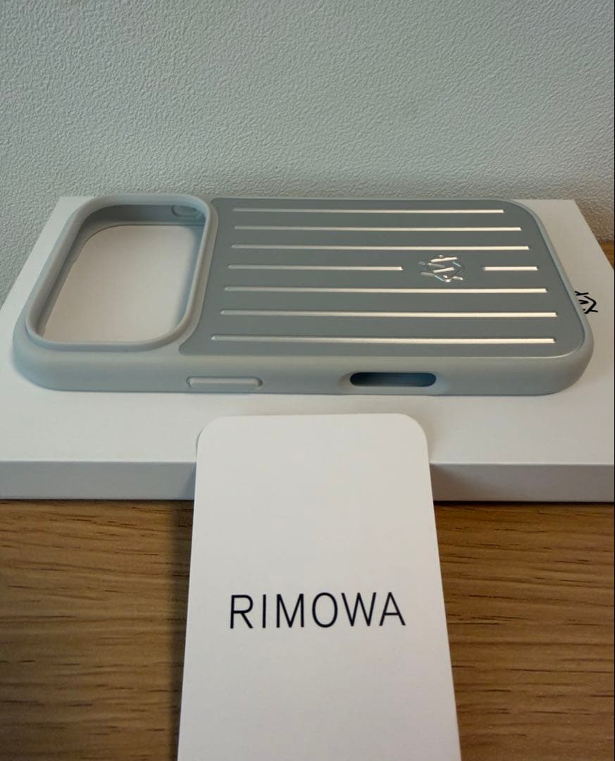 RIMOWA iPhone17pro用ケース