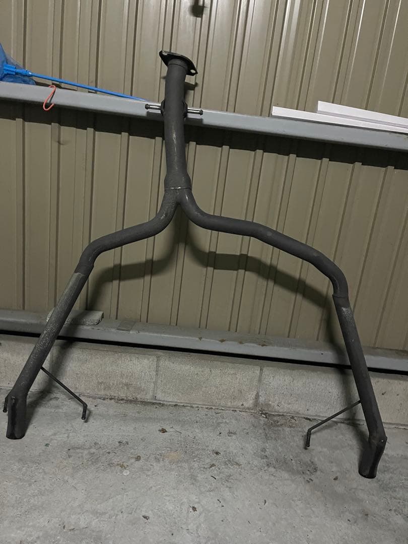 Y字型 マフラー本体 金属製 取り付け部品付き