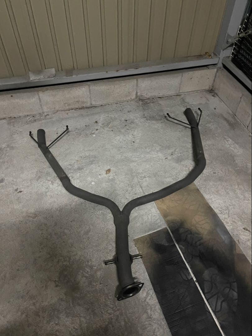 Y字型 マフラー本体 金属製 取り付け部品付き