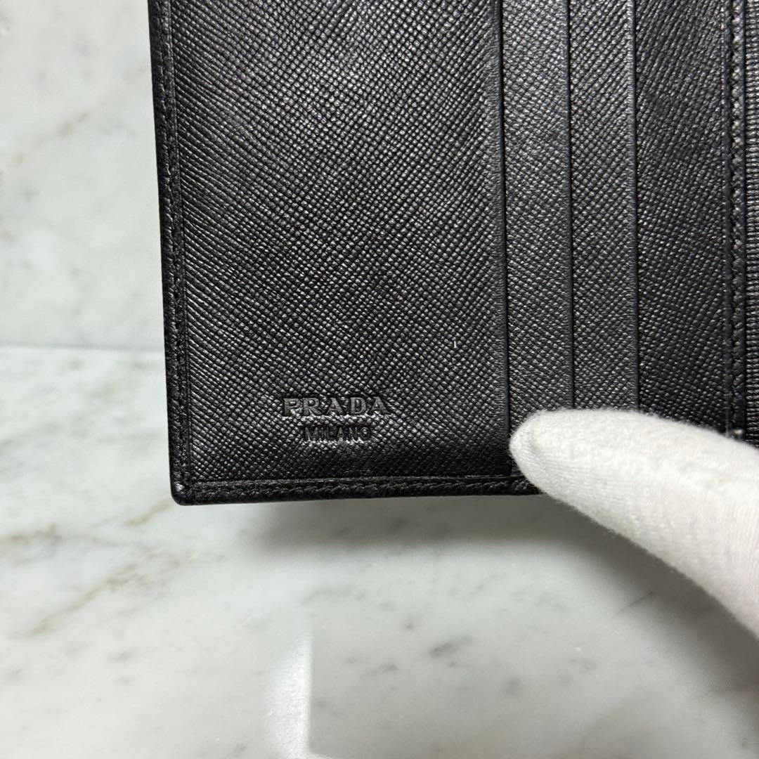 美品 PRADA プラダ 三つ折財布 ブラック 黒 サフィアーノ トライアングル