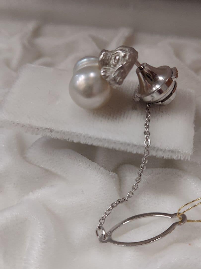 本日値下げ　新品　ホワイトゴールド　犬モチーフ南洋真珠タイタック　男女兼用