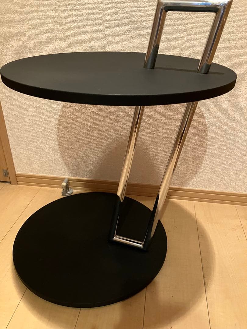 コーヒーテーブル　アイリーン・グレイ