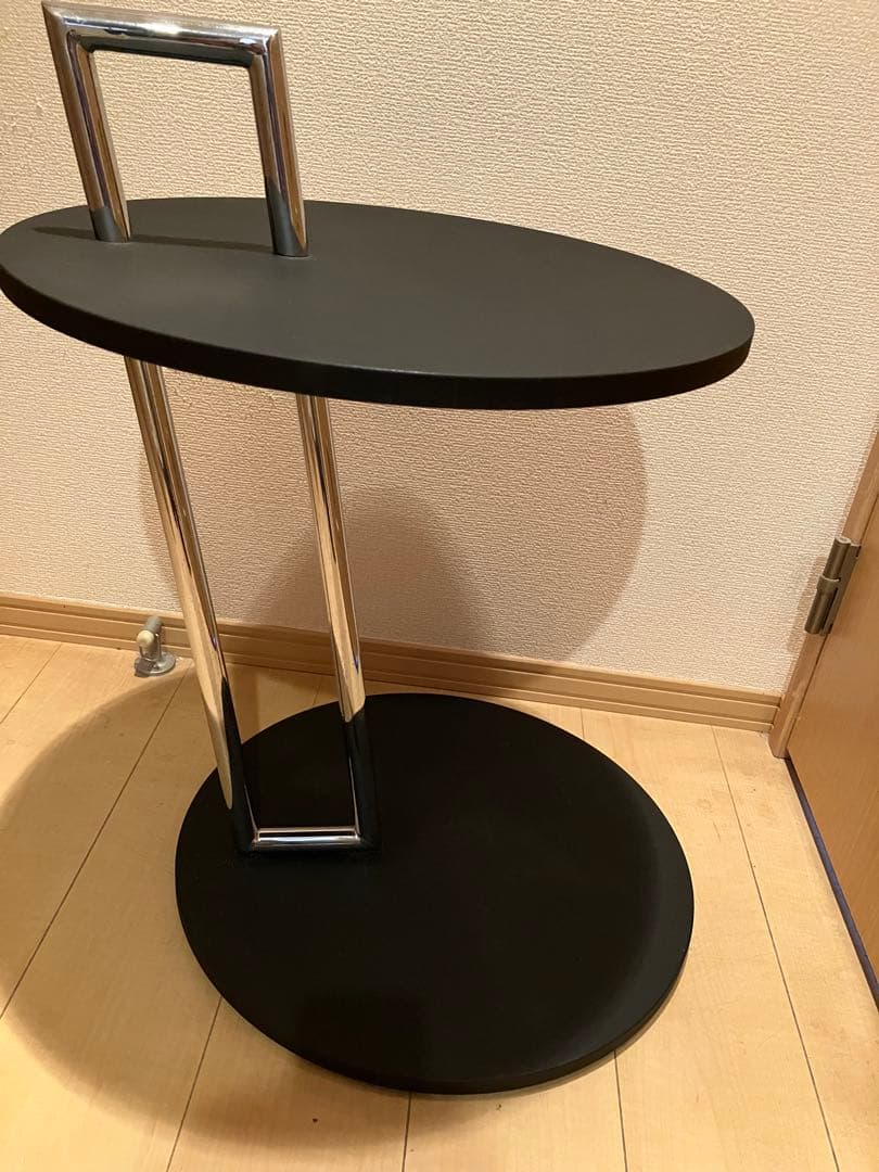 コーヒーテーブル　アイリーン・グレイ