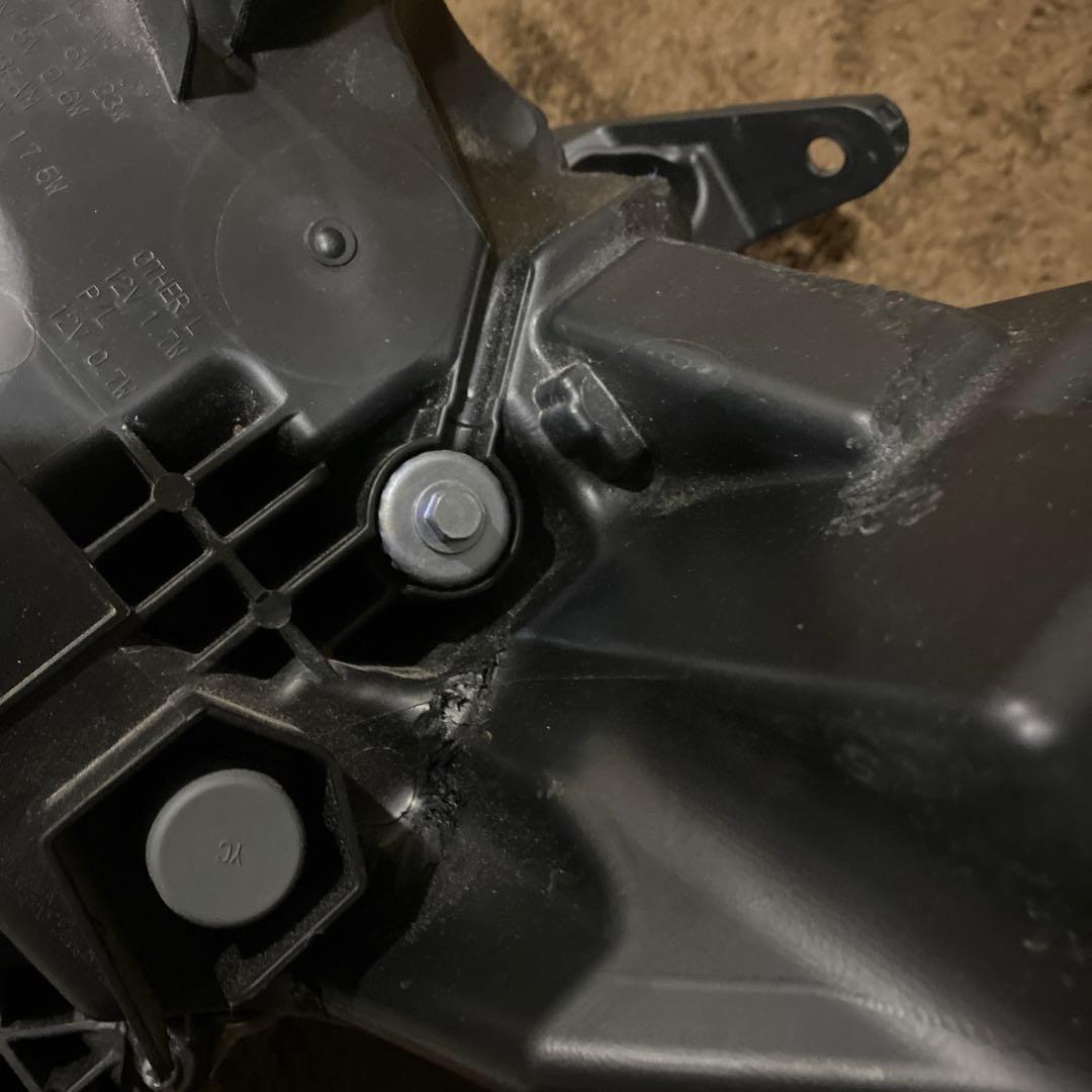 アルファードヘッドライト後期3眼