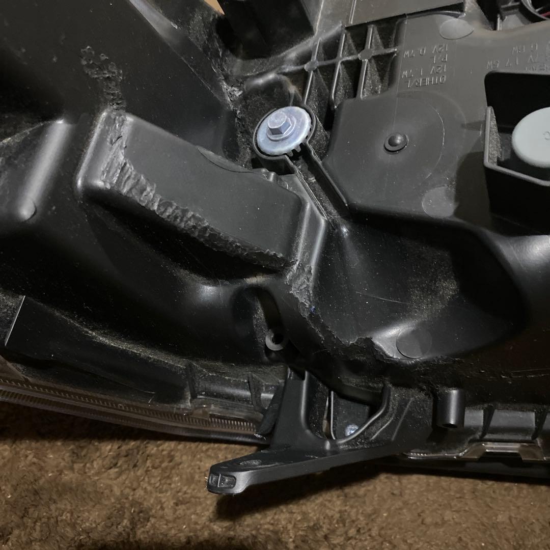 アルファードヘッドライト後期3眼