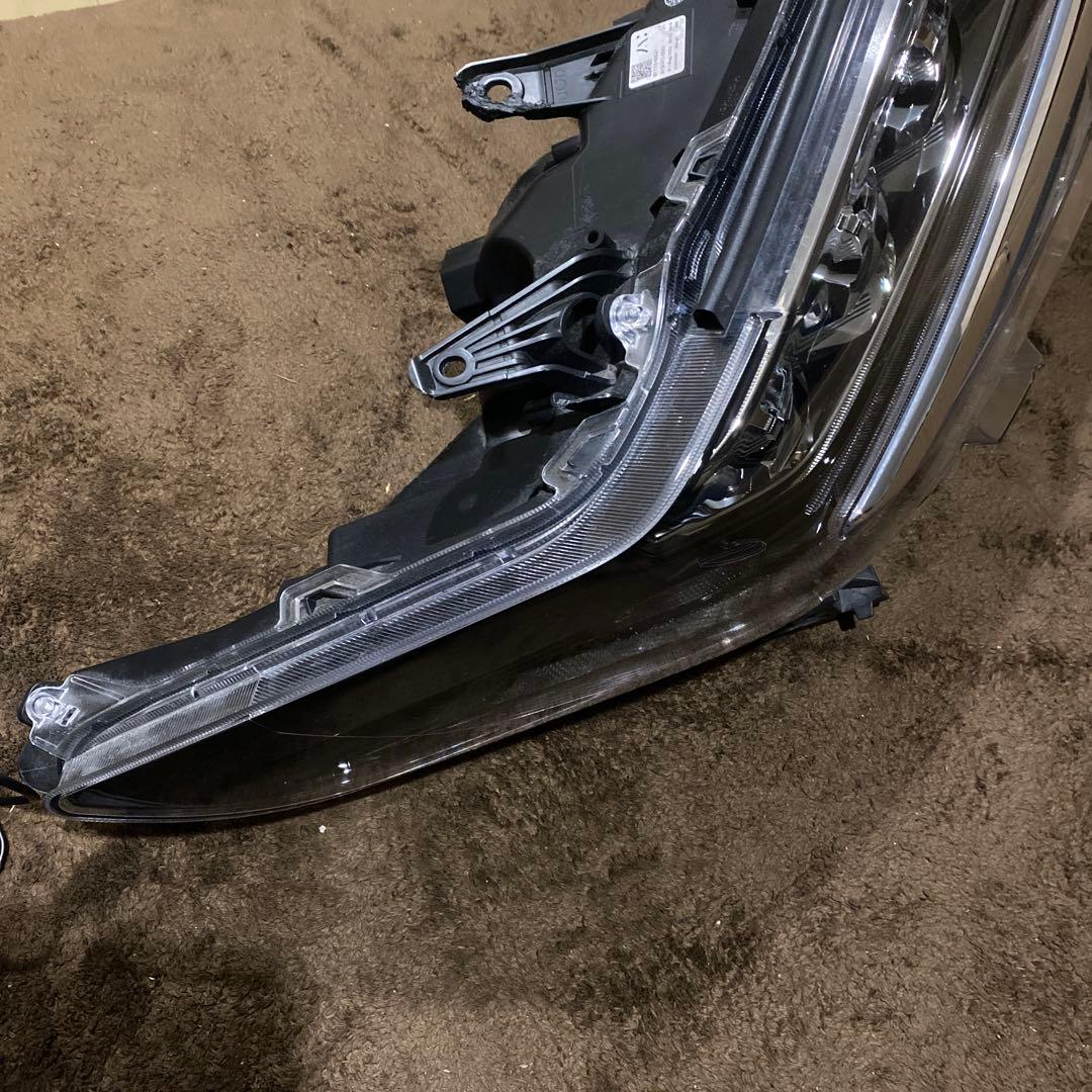 アルファードヘッドライト後期3眼