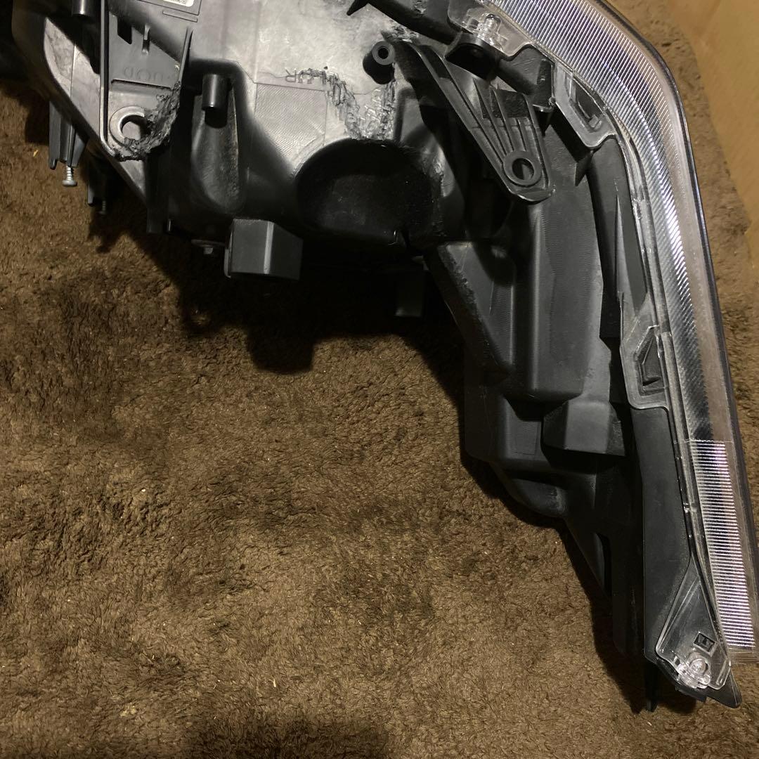 アルファードヘッドライト後期3眼