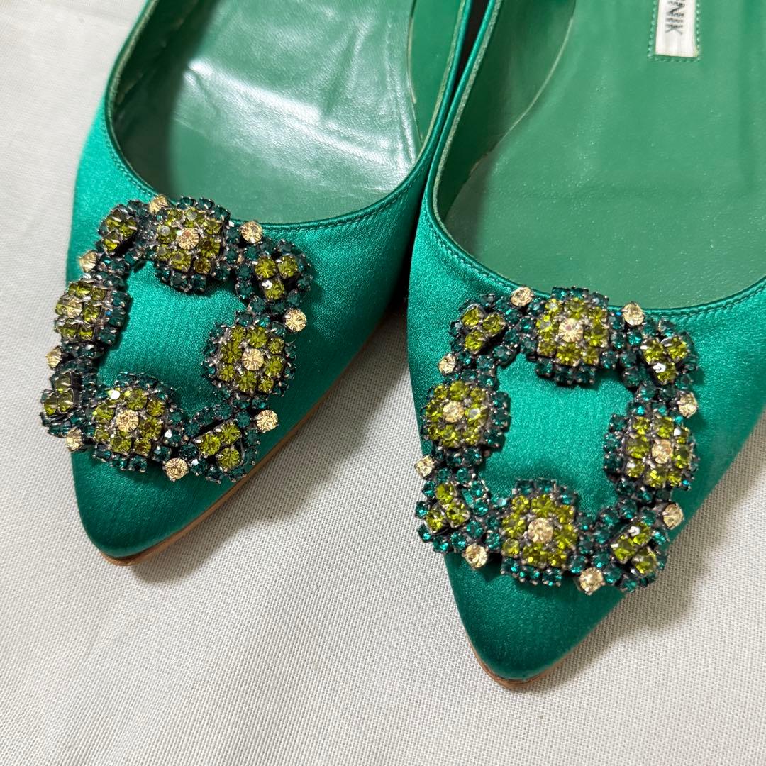 マノロブラニク ハンギシ フラット 箱/保存袋付 パンプス サテン ビジュー