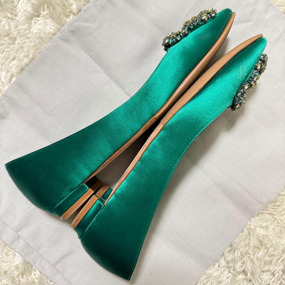 マノロブラニク ハンギシ フラット 箱/保存袋付 パンプス サテン ビジュー