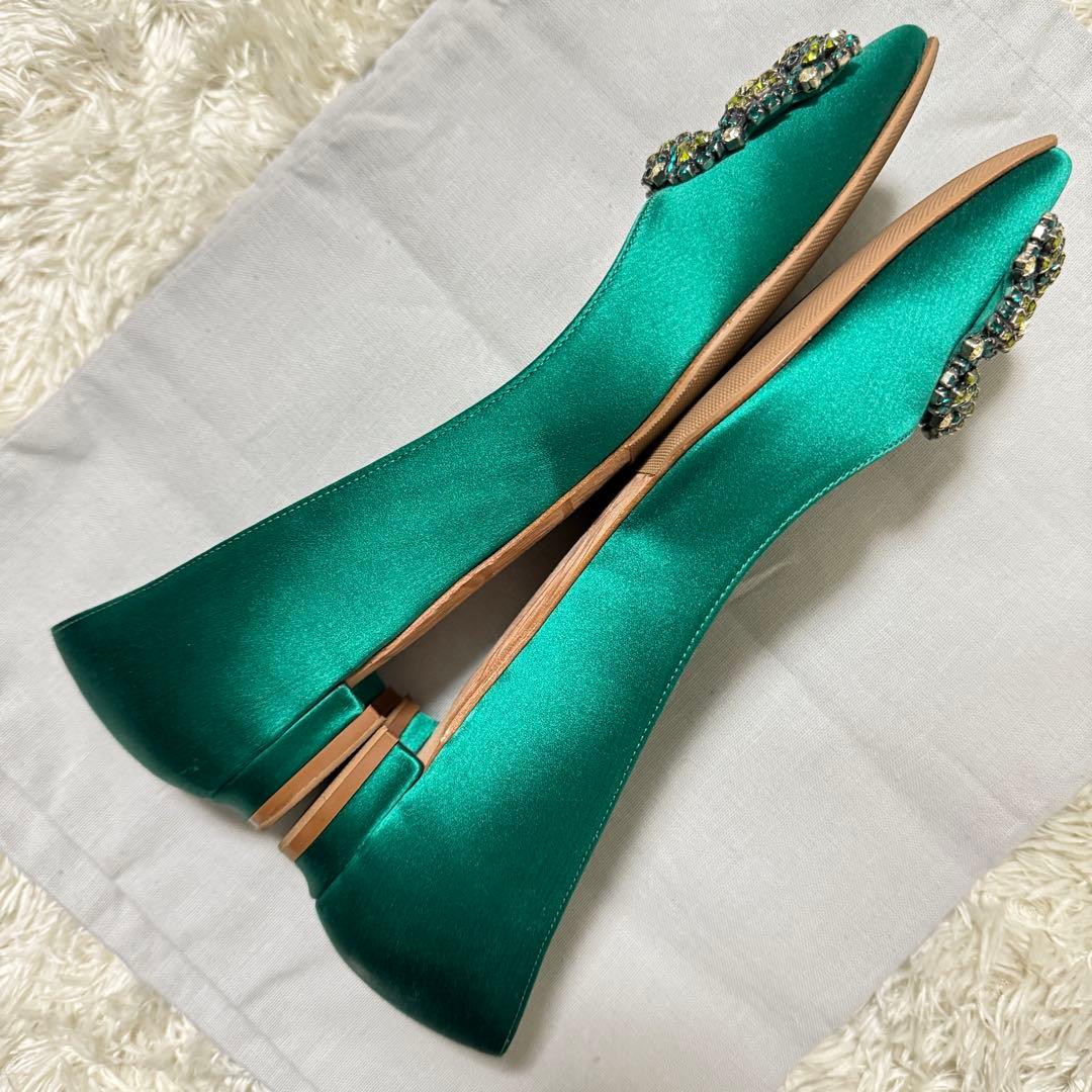 マノロブラニク ハンギシ フラット 箱/保存袋付 パンプス サテン ビジュー