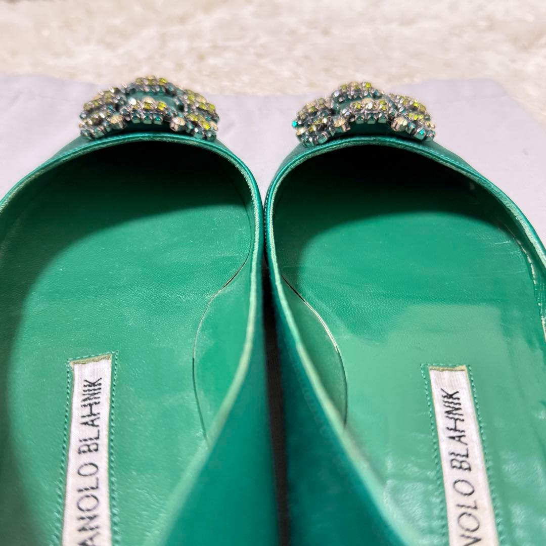 マノロブラニク ハンギシ フラット 箱/保存袋付 パンプス サテン ビジュー