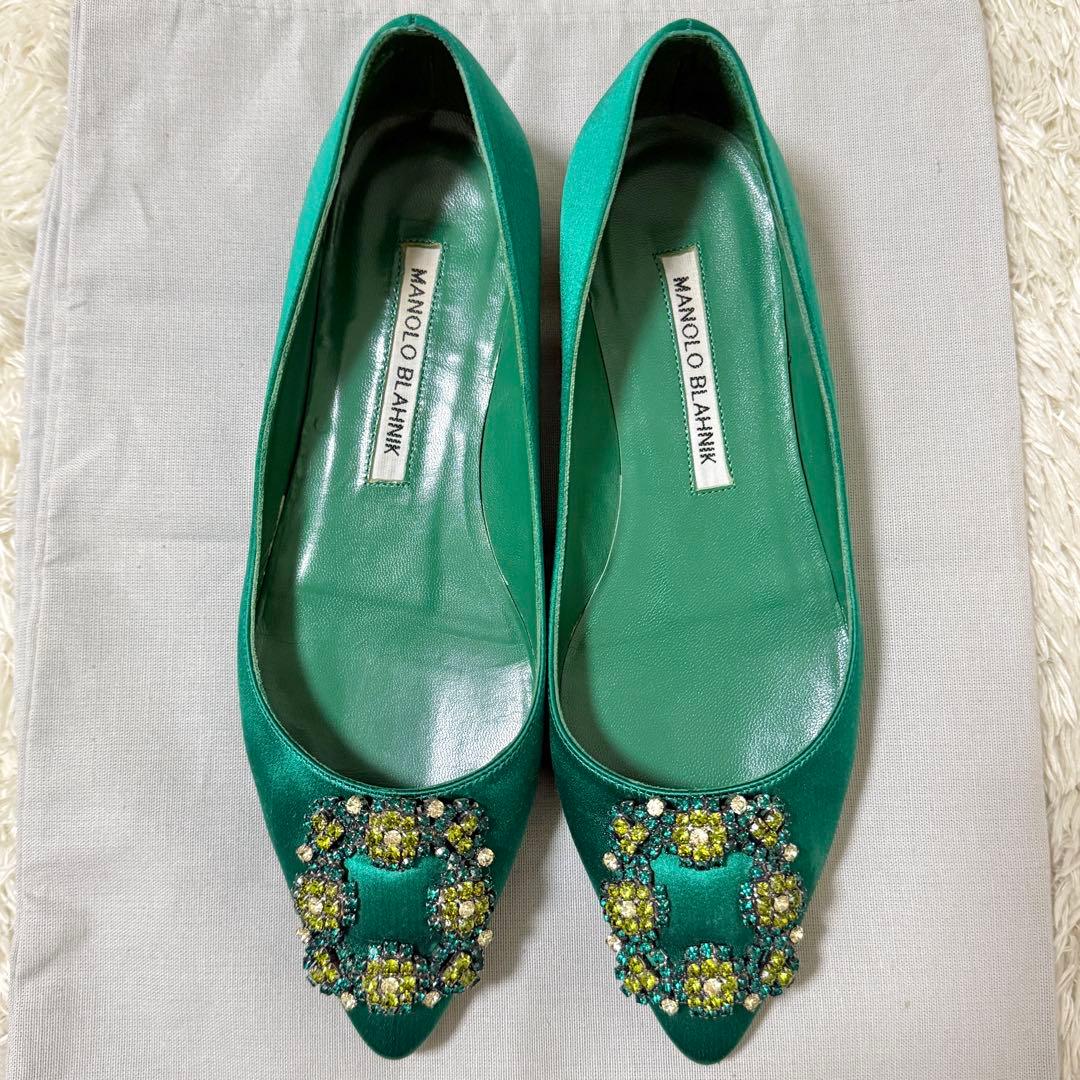 マノロブラニク ハンギシ フラット 箱/保存袋付 パンプス サテン ビジュー