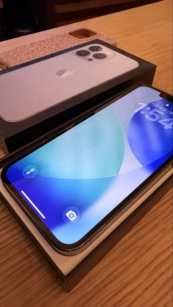 【動作良好】iPhone13Proシエラブルー Swarovskiケース付