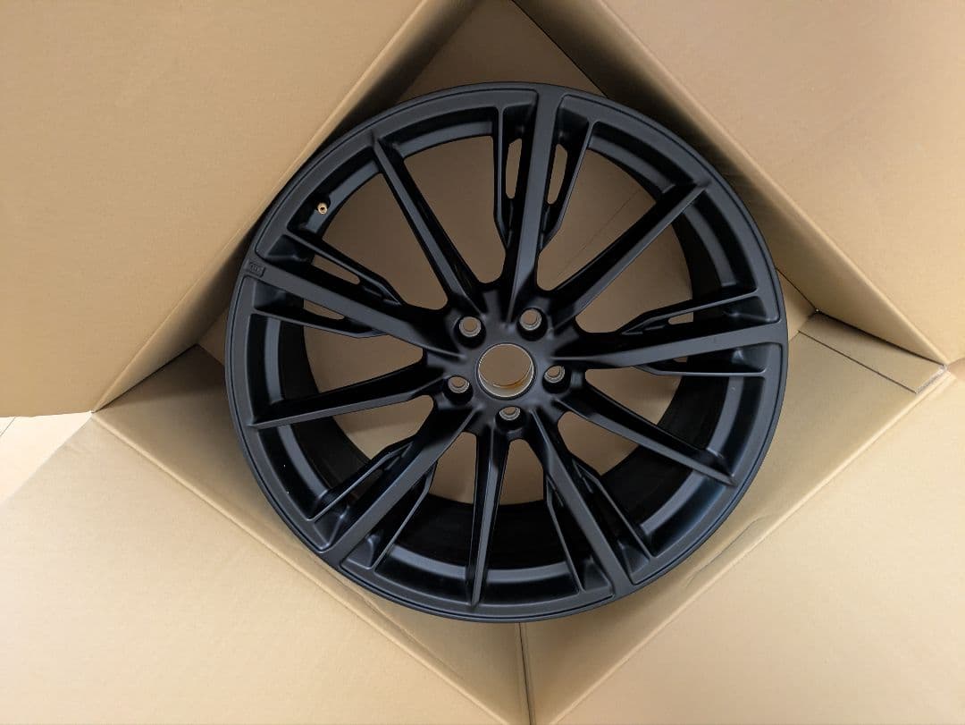 クラウンスポーツ　純正ホイール　中古　１本