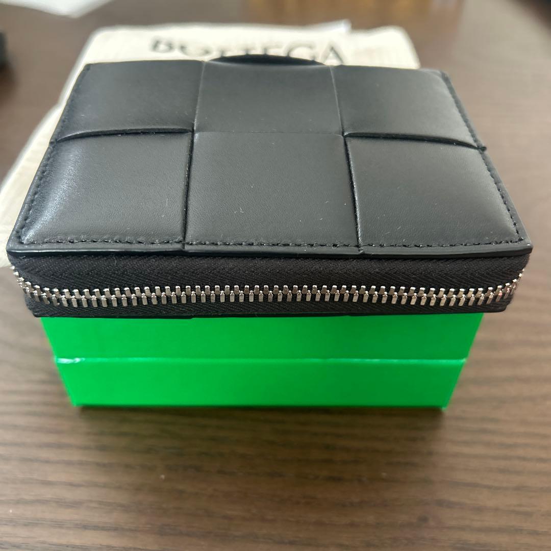 Bottega Veneta ブラック 二つ折りラウンドジップ財布
