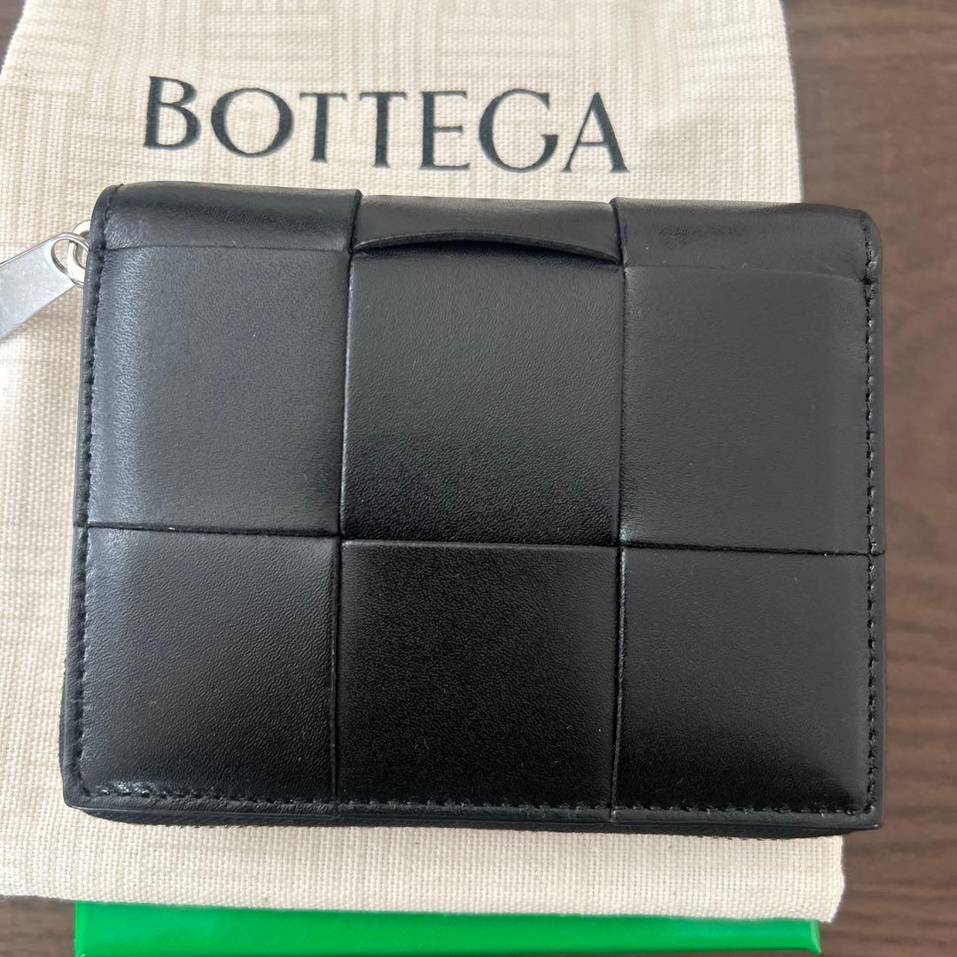 Bottega Veneta ブラック 二つ折りラウンドジップ財布