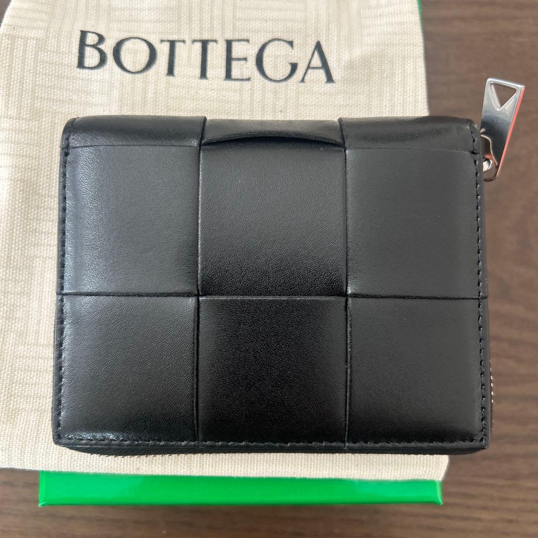 Bottega Veneta ブラック 二つ折りラウンドジップ財布