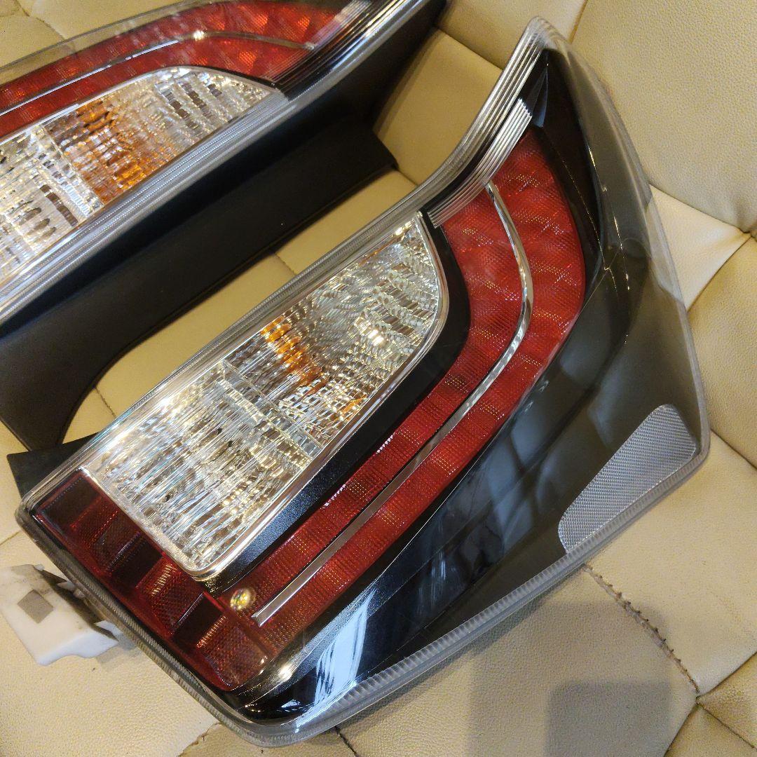 30プリウス G's純正テール中古