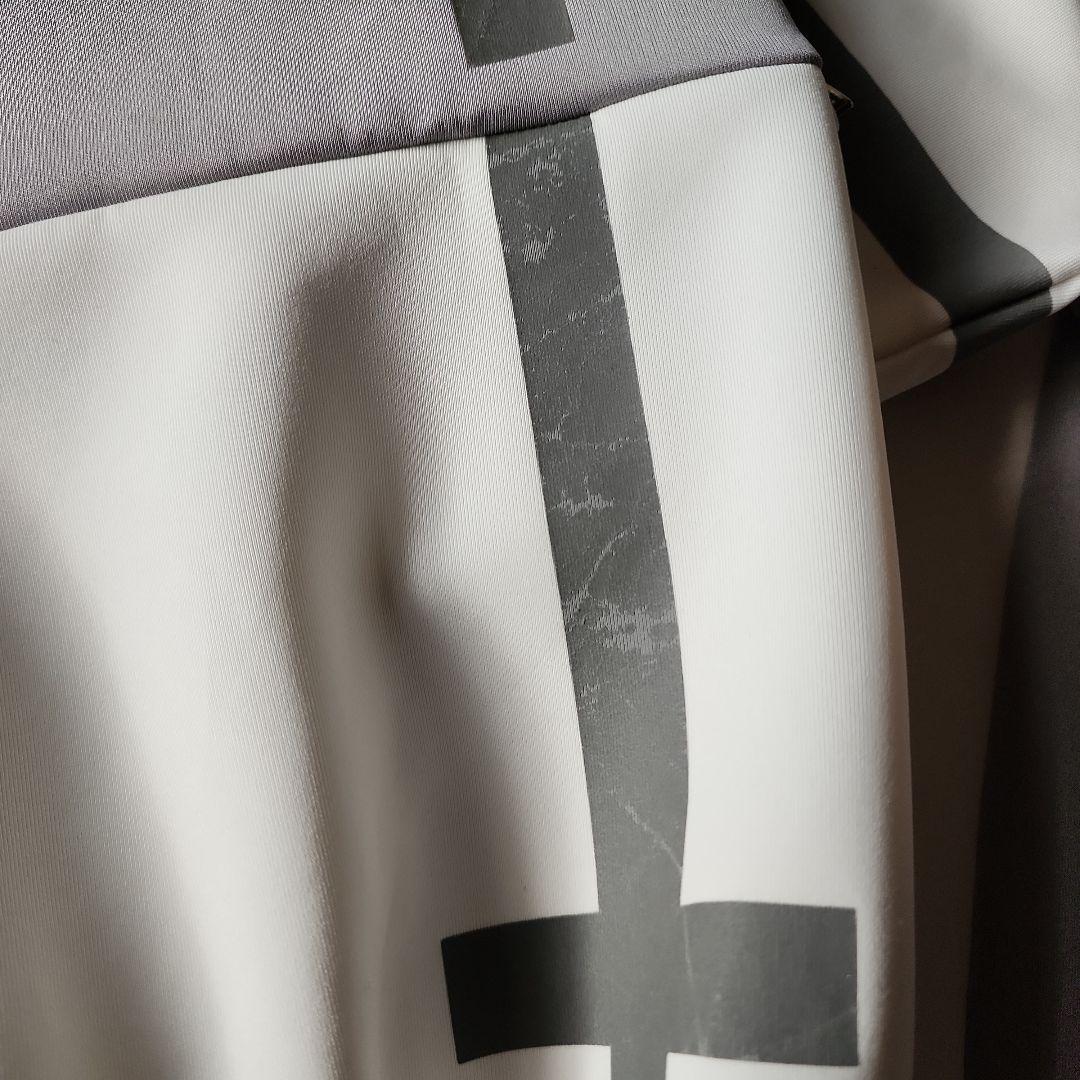 イドラタールテオドール 近未来メタルジャージ