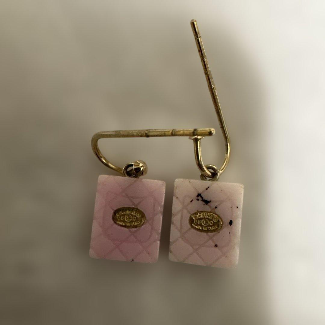 シャネル　カンホンライン ピンクのロゴ入りフックピアス