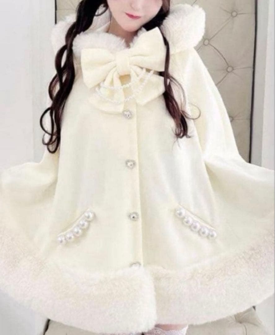 MARS リボン付きボリュームファーフードケープコート ホワイト