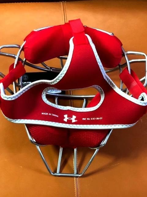 新品★USA限定発売モデル☆アンダーアーマー☆キャッチャー４点セット大人用☆赤