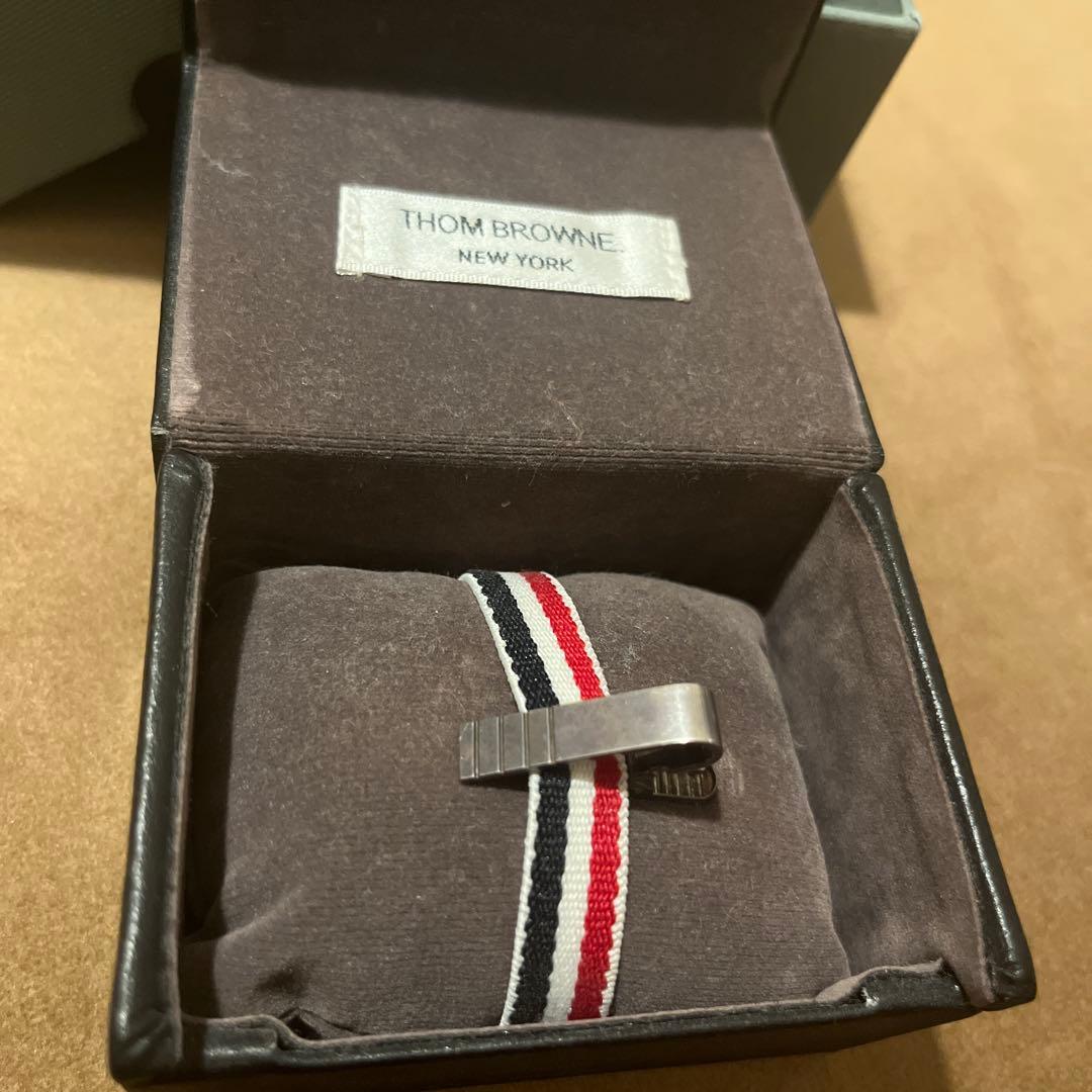 THOM BROWNE 4bar スターリングシルバー ショートタイバー