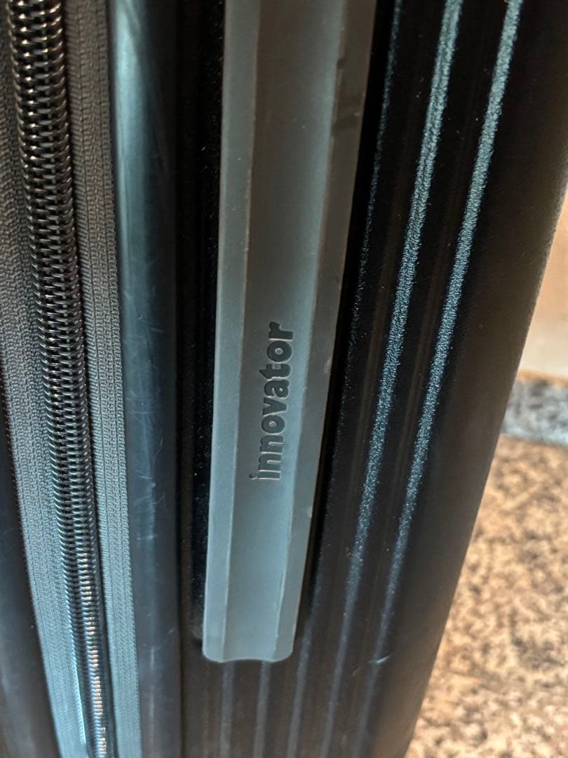 【GW直前SALE】イノベーター機内持込サイズ4輪キャリーケース黒　TSAロック
