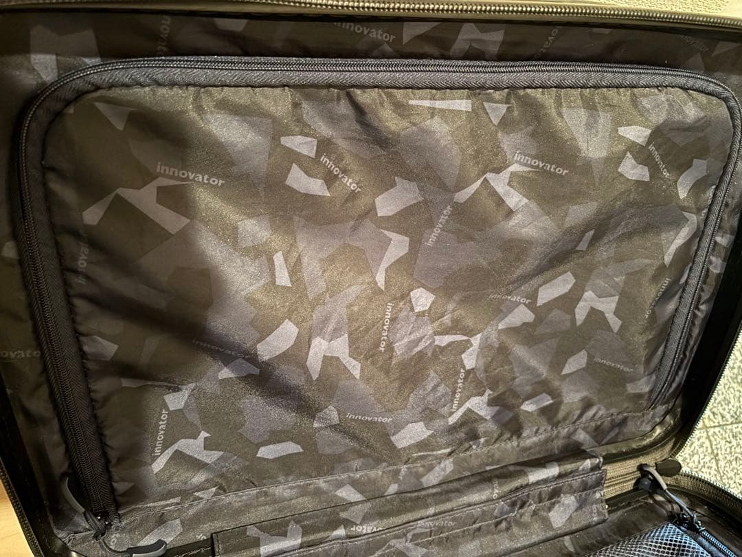 【GW直前SALE】イノベーター機内持込サイズ4輪キャリーケース黒　TSAロック