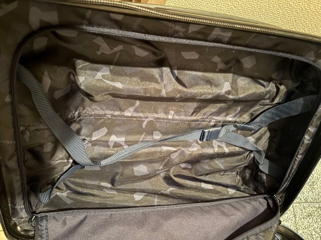 【GW直前SALE】イノベーター機内持込サイズ4輪キャリーケース黒　TSAロック