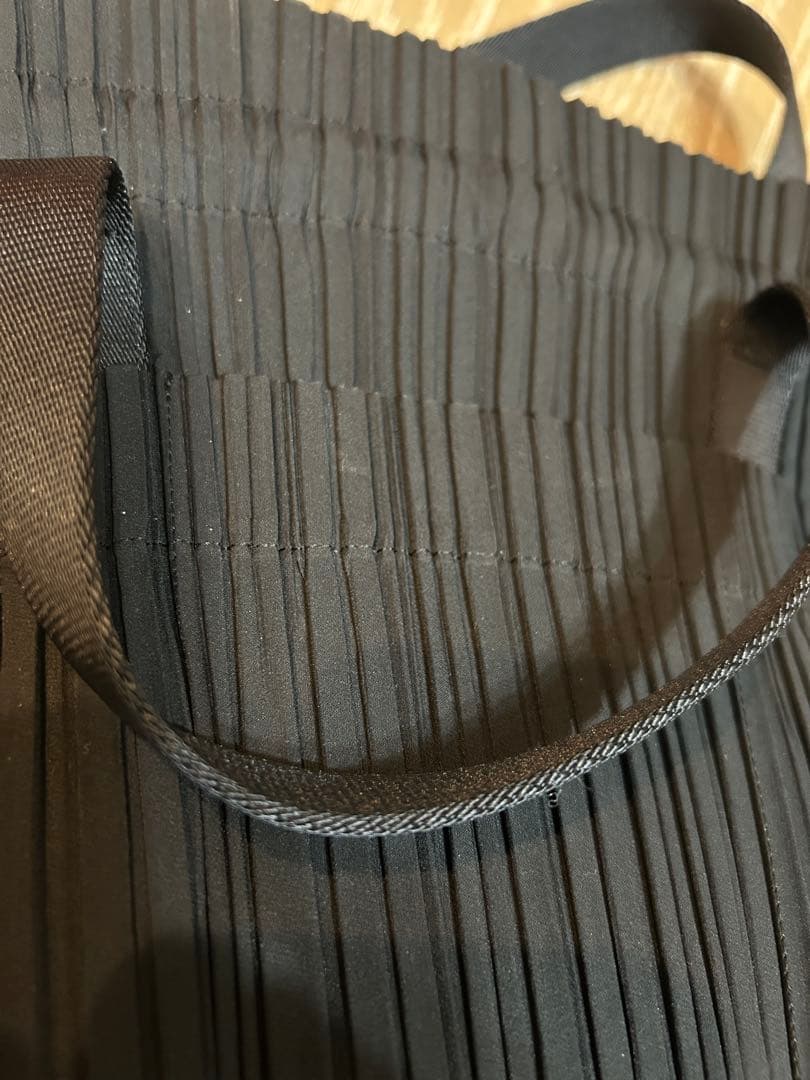 プリーツプリーズ　トートバッグ　ショルダーバッグ　ブラック