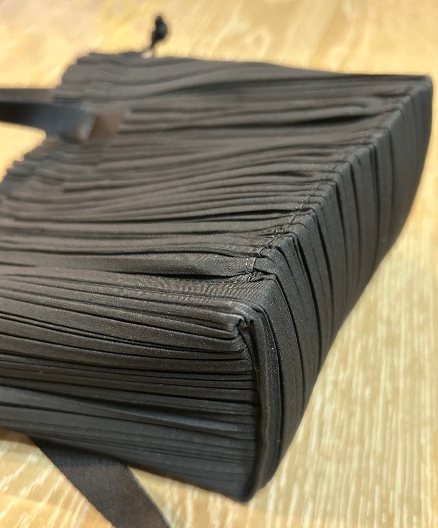 プリーツプリーズ　トートバッグ　ショルダーバッグ　ブラック