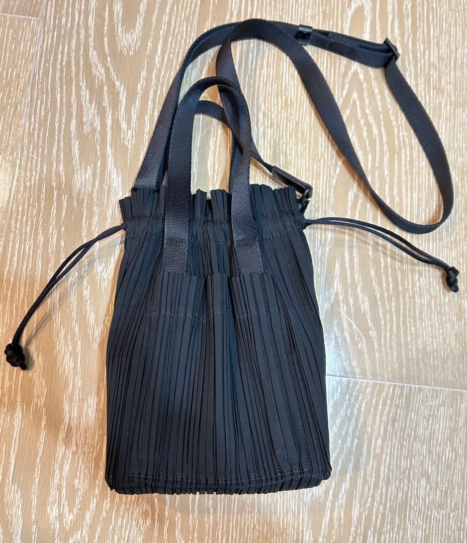 プリーツプリーズ　トートバッグ　ショルダーバッグ　ブラック