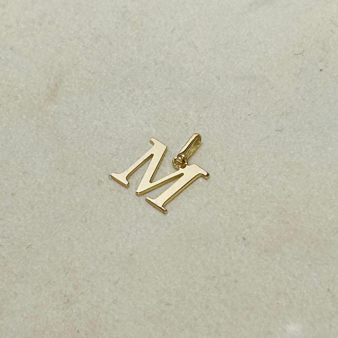 【難あり】18金 イニシャル アルファベット M トップ ヘッド チャーム 新品