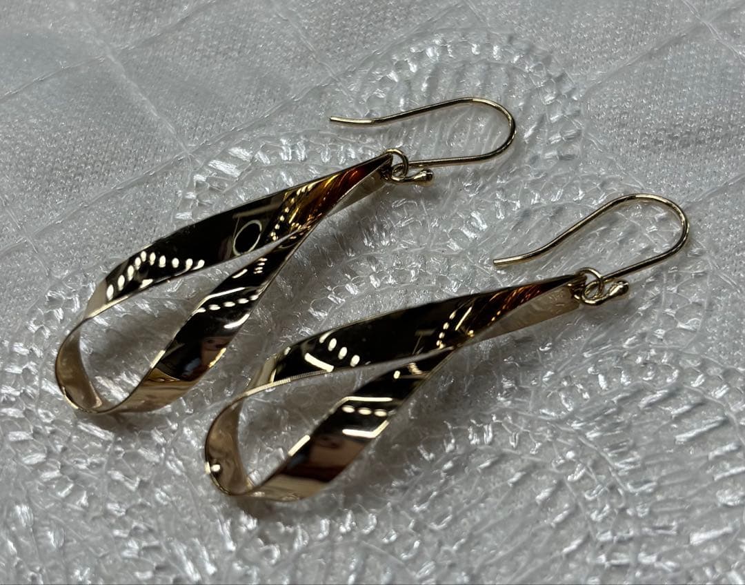 ココシュニックフックピアス