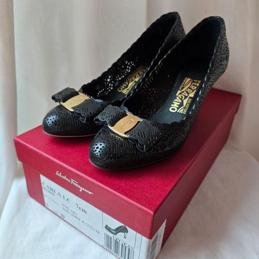 フェラガモ　CARLA LC 7cm　レース　ハイヒール　1日使用