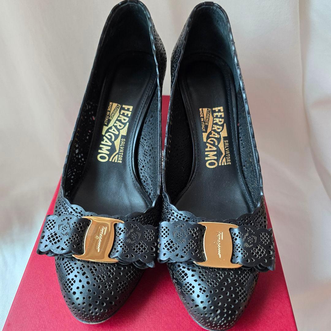 フェラガモ　CARLA LC 7cm　レース　ハイヒール　1日使用