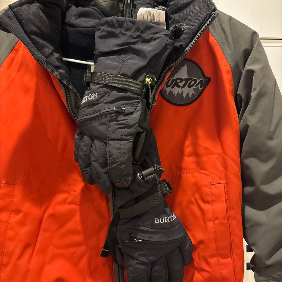 Burton スノーボードウェア上下、5/6サイズ　120〜135 手袋つき