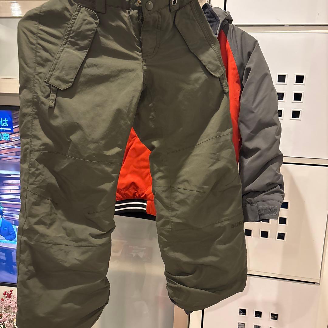 Burton スノーボードウェア上下、5/6サイズ　120〜135 手袋つき