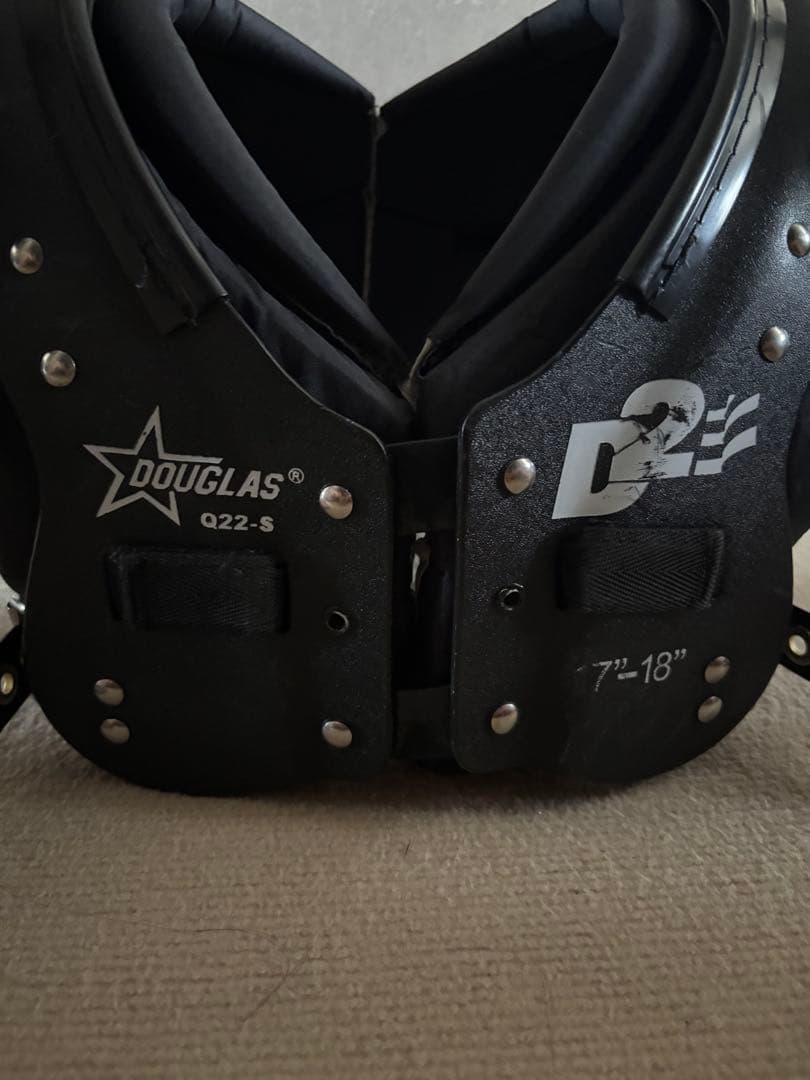 アメフト　DOUGLAS Q22-S ショルダーパッド 17\"-18\"
