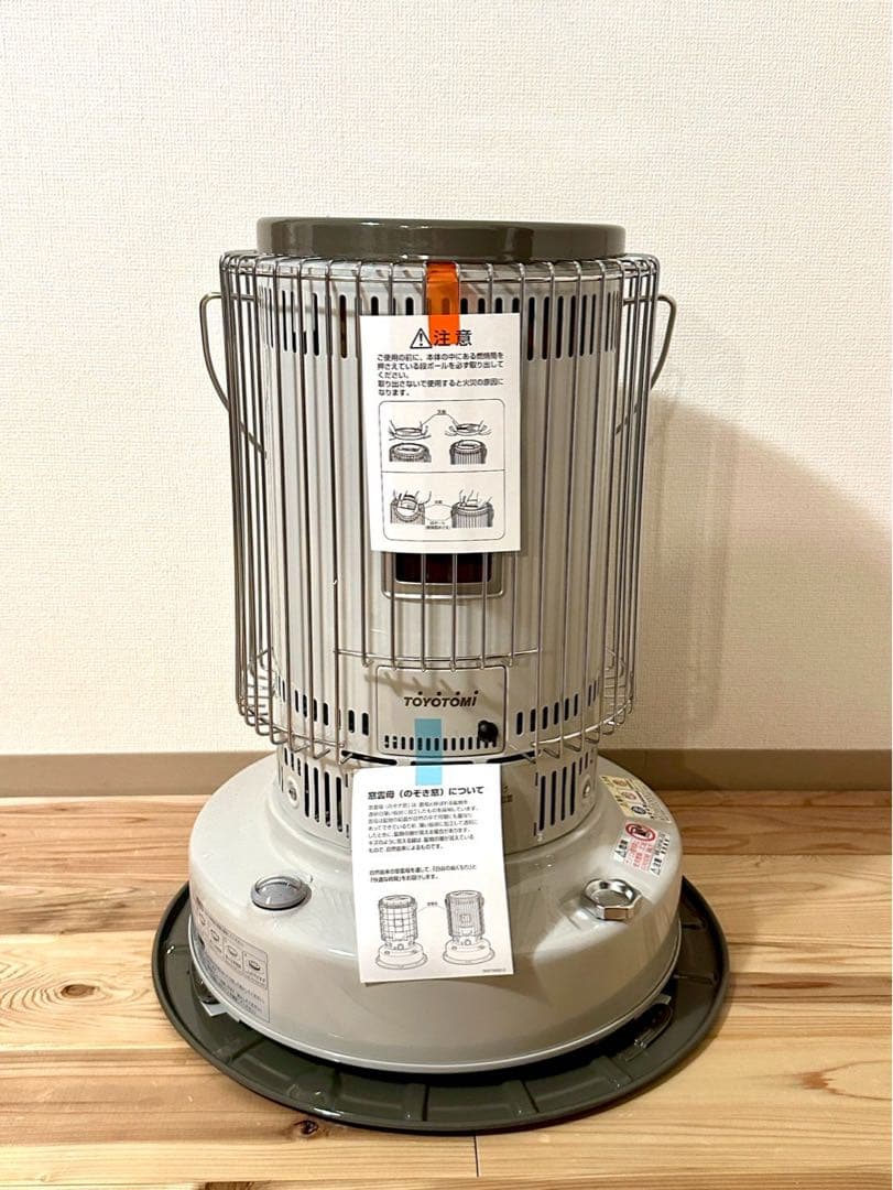 【新品・未使用】トヨトミ 石油ストーブ ホワイト　KS-67H