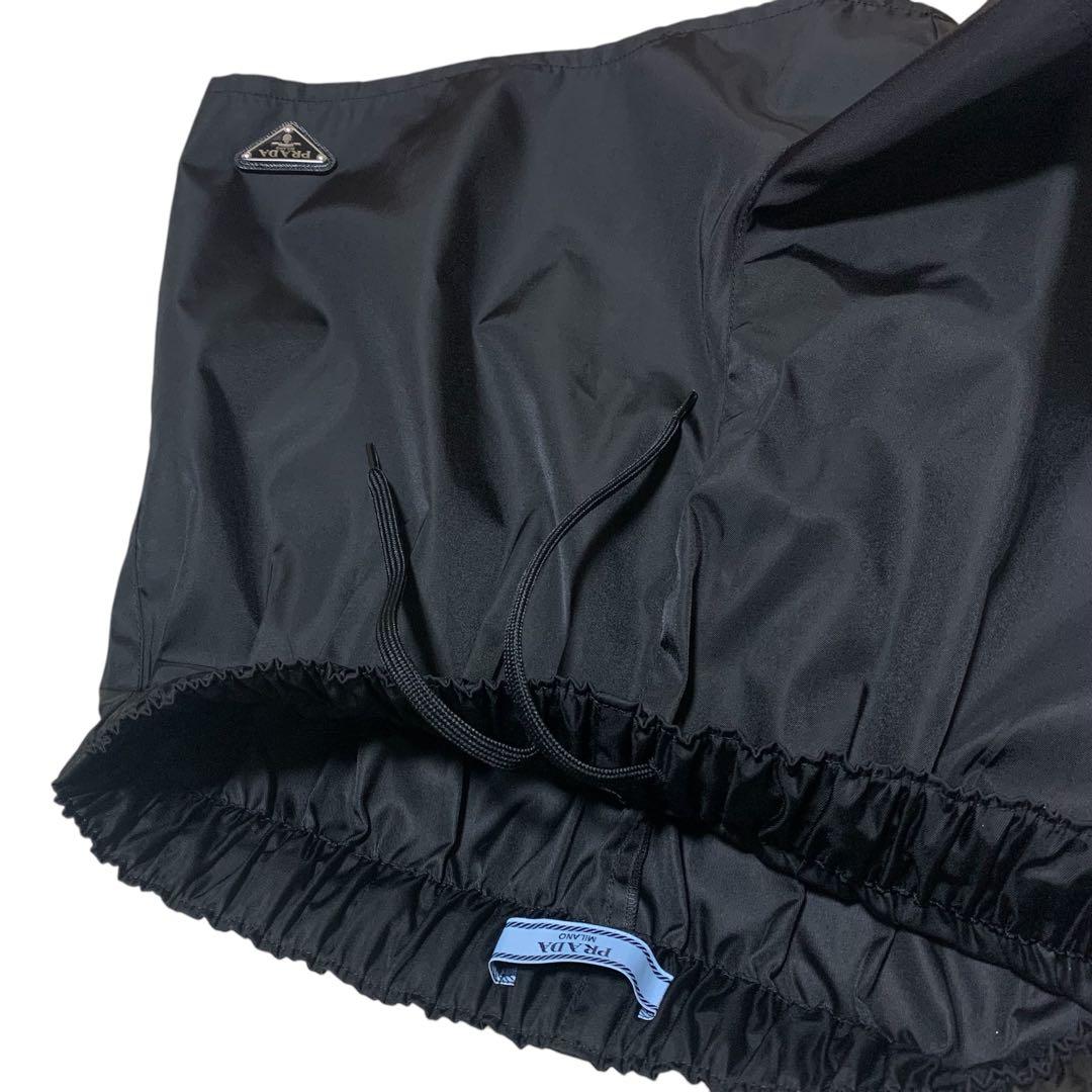 未着用品 PRADA 23年製 ショートパンツ 三角ロゴ トライアングルロゴ