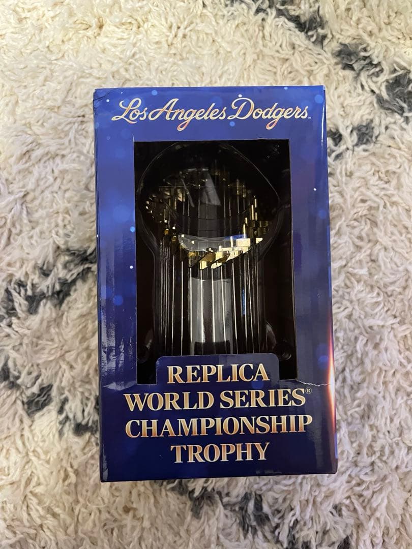 LAドジャース2024ワールドチャンピオン トロフィー レプリカ